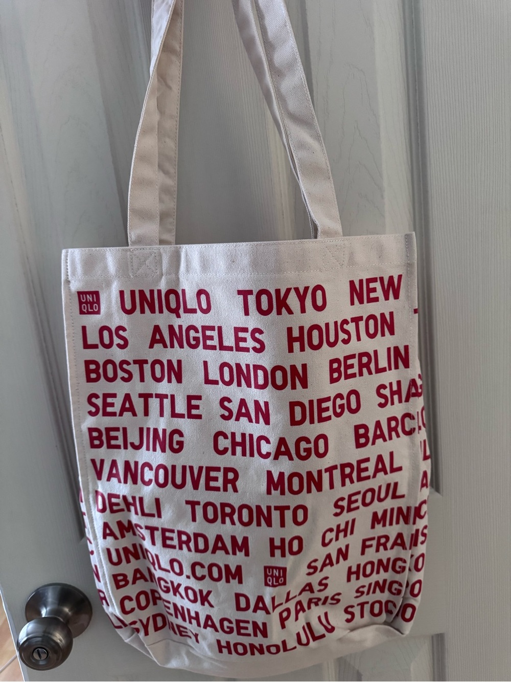 Uniqlo cities tote
